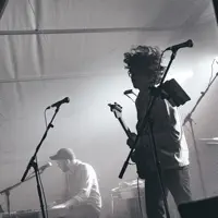 Ascolta undefined, guarda video musicali, leggi la biografia, vedi le date del tour & altro!