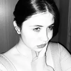 Poslechněte si interpreta MyL0ve, sledujte hudební videa, přečtěte si životopis, podívejte se na data turné a další informace.