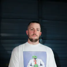 Listen to dêtre, watch music videos, read bio, see tour dates & more!