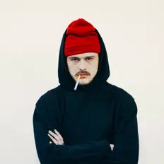 Postwarを聴いたり、ミュージックビデオを鑑賞したり、経歴やツアー日程などを確認したりしましょう！