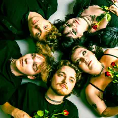 Luister naar ALICE LILY, bekijk muziekvideo's, lees de bio, bekijk de tourdata, en meer!