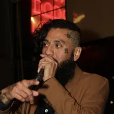 Poslechněte si interpreta Jacinto, sledujte hudební videa, přečtěte si životopis, podívejte se na data turné a další informace.