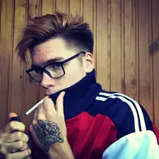 聆聽 Артём Вольф、觀看音樂影片、閱讀小傳、查看巡演日期等！