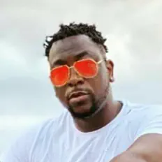 L’as Biassを聴いたり、ミュージックビデオを鑑賞したり、経歴やツアー日程などを確認したりしましょう！