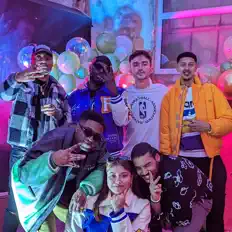 聆聽 FREEWRL Music、觀看音樂影片、閱讀小傳、查看巡演日期等！