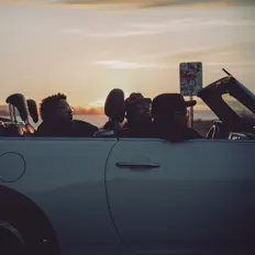 Ouve UglyFace, vê vídeos de música, lê a biografia, vê as datas da digressão e muito mais!