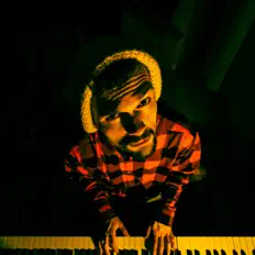 Escucha a Nuno Meneses, mira videos musicales, lee su biografía, consulta las fechas de las gira y más.
