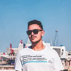 Ouve EMOCA, vê vídeos de música, lê a biografia, vê as datas da digressão e muito mais!