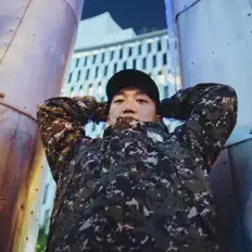 聆聽 7avi sntime、觀看音樂影片、閱讀小傳、查看巡演日期等！