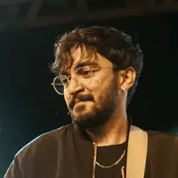 undefined सुनें, म्यूज़िक वीडियो देखें, बायो पढ़ें, दौरे की तारीखें और बहुत कुछ देखें!