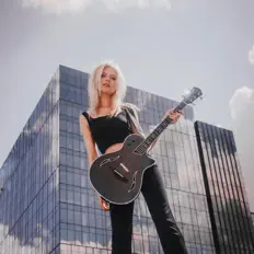 聆聽 Caroline Dare、觀看音樂影片、閱讀小傳、查看巡演日期等！