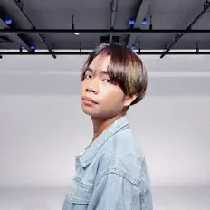 收听 KRAEDOSS、观看音乐视频、阅读小传、查看巡演日期等 ！