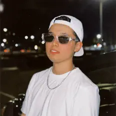 Alex Towers dinle, müzik videolarını izle, biyografisini oku, tur tarihlerini ve daha fazlasını gör!