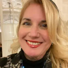 Ouça Veronica Antonelli, assista a videoclipes, leia a biografia, veja as datas das turnês e mais!