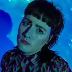 Clara John dinle, müzik videolarını izle, biyografisini oku, tur tarihlerini ve daha fazlasını gör!