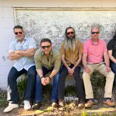 Social Folk सुनें, म्यूज़िक वीडियो देखें, बायो पढ़ें, दौरे की तारीखें और बहुत कुछ देखें!