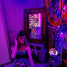 Hör dir Paris Snow an, schau dir Musikvideos an, lies die Biografie, finde Tourdaten und mehr!