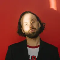 Ouve undefined, vê vídeos de música, lê a biografia, vê as datas da digressão e muito mais!