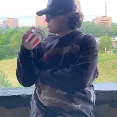 收听 bmquiet、观看音乐视频、阅读小传、查看巡演日期等 ！