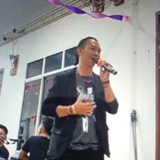 收听 Maxwell Franklin Saran、观看音乐视频、阅读小传、查看巡演日期等 ！