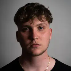 Listen to Fynn Royall, watch music videos, read bio, see tour dates & more!