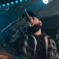 聆聽 undefined、觀看音樂影片、閱讀小傳、查看巡演日期等！