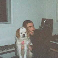 Native Collectionsを聴いたり、ミュージックビデオを鑑賞したり、経歴やツアー日程などを確認したりしましょう！