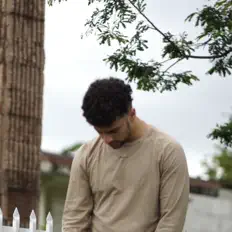 A-D सुनें, म्यूज़िक वीडियो देखें, बायो पढ़ें, दौरे की तारीखें और बहुत कुछ देखें!