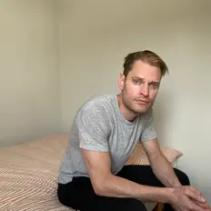 Luister naar Simon Woodhill, bekijk muziekvideo's, lees de bio, bekijk de tourdata, en meer!