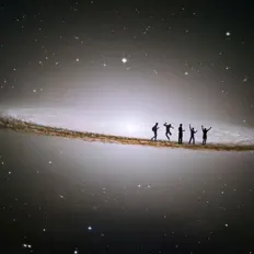 SPACETOAST सुनें, म्यूज़िक वीडियो देखें, बायो पढ़ें, दौरे की तारीखें और बहुत कुछ देखें!