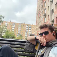 Poslechněte si interpreta undefined, sledujte hudební videa, přečtěte si životopis, podívejte se na data turné a další informace.