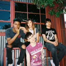 Dengarkan Londynne's Falling, tonton video musik, baca bio, lihat tanggal tur & lainnya!