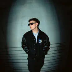 Dengarkan Jay Steezy, tonton video musik, baca bio, lihat tanggal tur & lainnya!