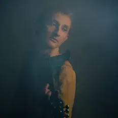 聆聽 Chance's End、觀看音樂影片、閱讀小傳、查看巡演日期等！