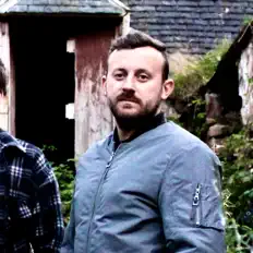 LONE WOLFを聴いたり、ミュージックビデオを鑑賞したり、経歴やツアー日程などを確認したりしましょう！