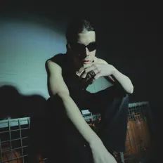 Luister naar Samuel Petra, bekijk muziekvideo's, lees de bio, bekijk de tourdata, en meer!