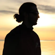 Ouve Persian Poori, vê vídeos de música, lê a biografia, vê as datas da digressão e muito mais!