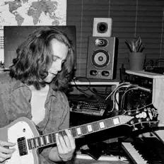 Escucha a Isaac Diskin, mira videos musicales, lee su biografía, consulta las fechas de las gira y más.