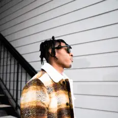 聆聽 MGF Bandit、觀看音樂影片、閱讀小傳、查看巡演日期等！