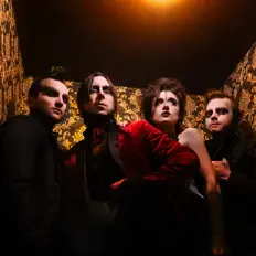 Marquis of Vaudevilleを聴いたり、ミュージックビデオを鑑賞したり、経歴やツアー日程などを確認したりしましょう！