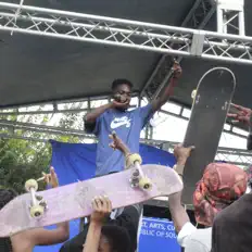 收听 Showtime Shongi、观看音乐视频、阅读小传、查看巡演日期等 ！