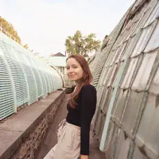 Reine Cramer सुनें, म्यूज़िक वीडियो देखें, बायो पढ़ें, दौरे की तारीखें और बहुत कुछ देखें!