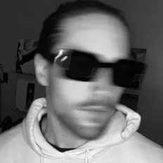 聆聽 Ozirus、觀看音樂影片、閱讀小傳、查看巡演日期等！