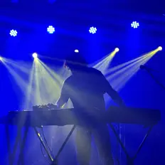 收听 Amateur Atlas、观看音乐视频、阅读小传、查看巡演日期等 ！