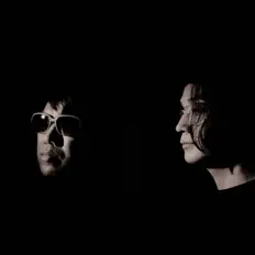 West Waveを聴いたり、ミュージックビデオを鑑賞したり、経歴やツアー日程などを確認したりしましょう！