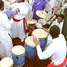 Ouve Eridamz, vê vídeos de música, lê a biografia, vê as datas da digressão e muito mais!