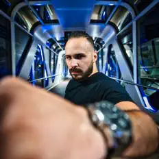 Hör dir Fury an, schau dir Musikvideos an, lies die Biografie, finde Tourdaten und mehr!