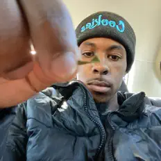 Dengarkan 6akks, tonton video musik, baca bio, lihat tanggal tur & lainnya!