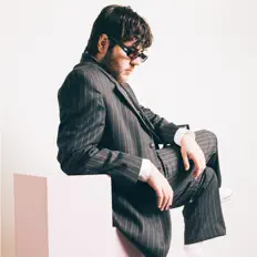 聆聽 FERMIN、觀看音樂影片、閱讀小傳、查看巡演日期等！