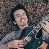 Escucha a undefined, mira videos musicales, lee su biografía, consulta las fechas de las gira y más.
